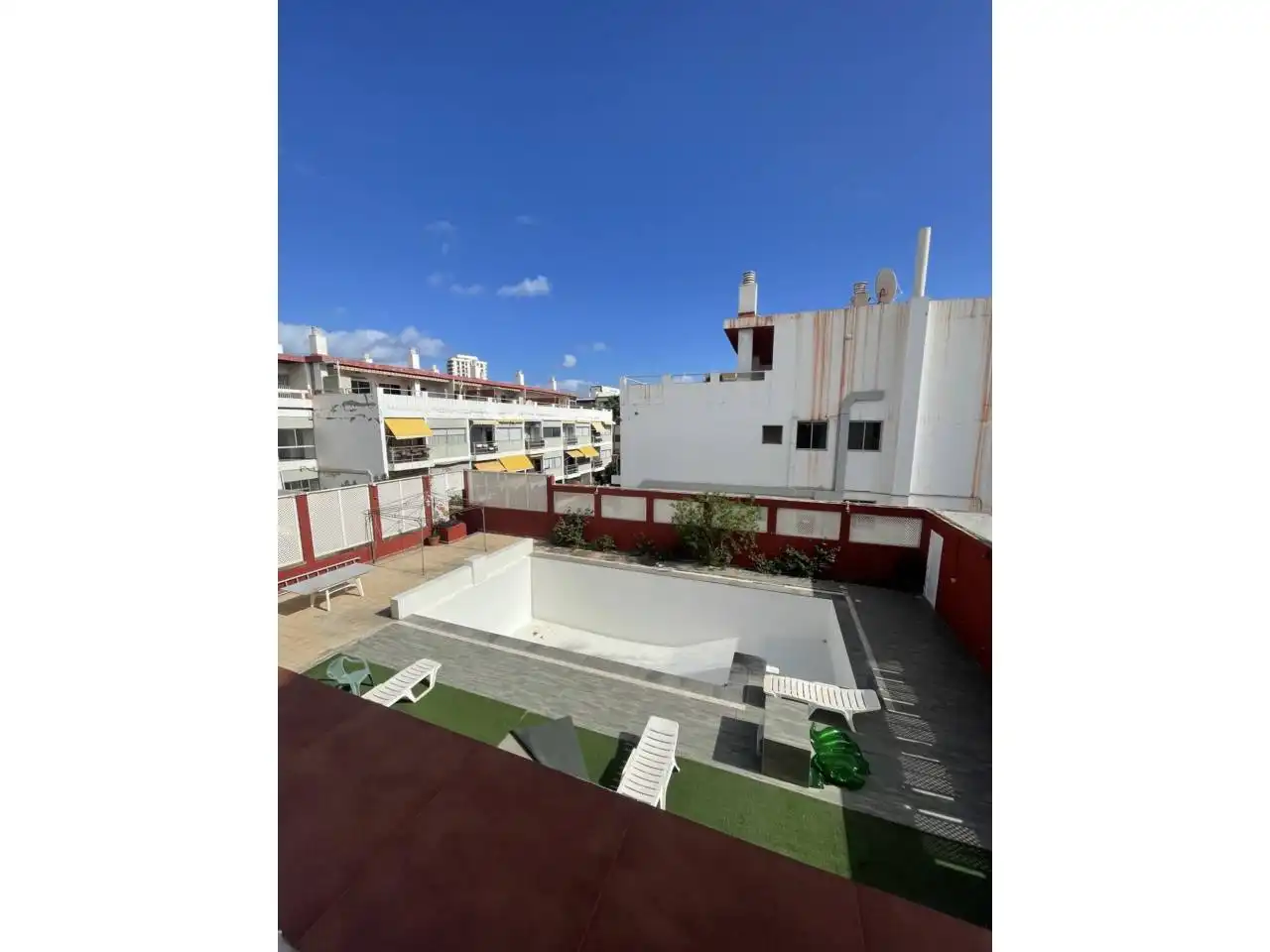 Vista exterior de Casa o chalet en venta en Las Palmas de Gran Canaria con Jardín privado, Terraza y Piscina