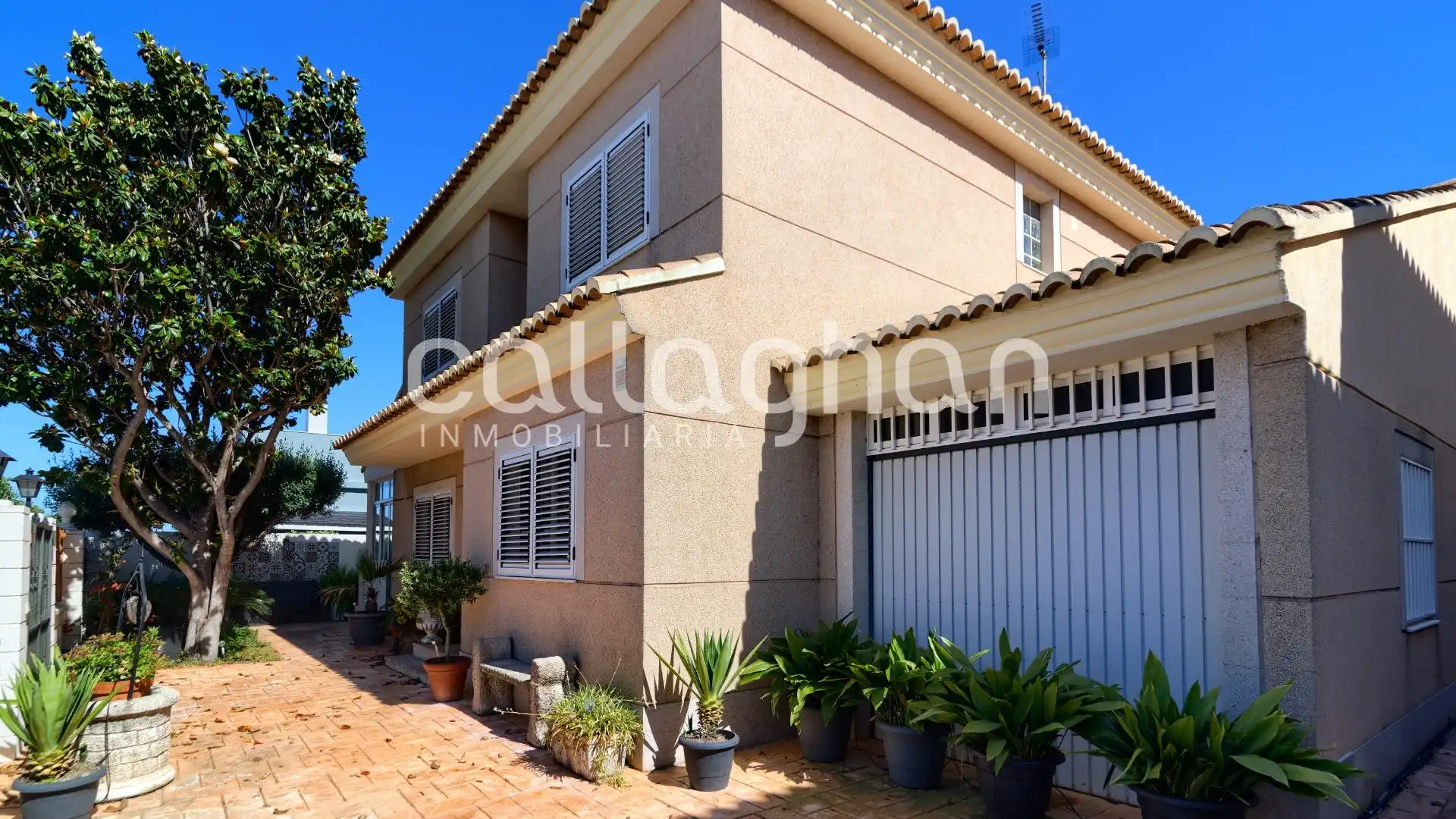 Vista exterior de Casa o xalet en venda en Polinyà de Xúquer amb Aire condicionat, Jardí privat i Terrassa