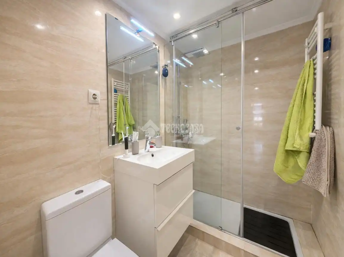 Baño de Piso en venta en Madrid con Calefacción y Piscina comunitaria