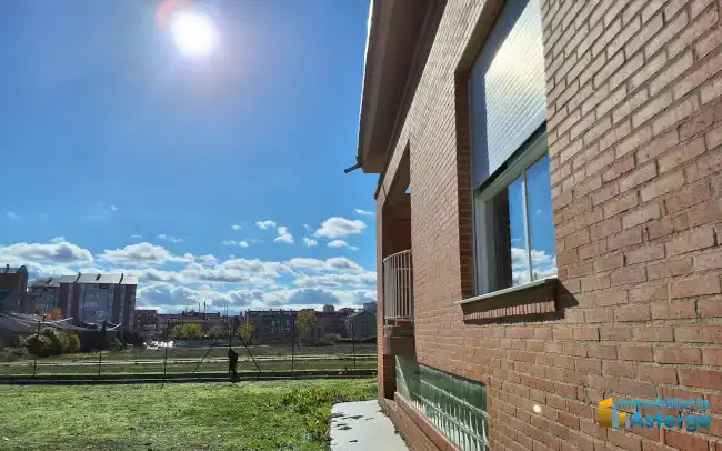 Vista exterior de Casa o chalet en venta en Astorga con Calefacción, Jardín privado y Parquet