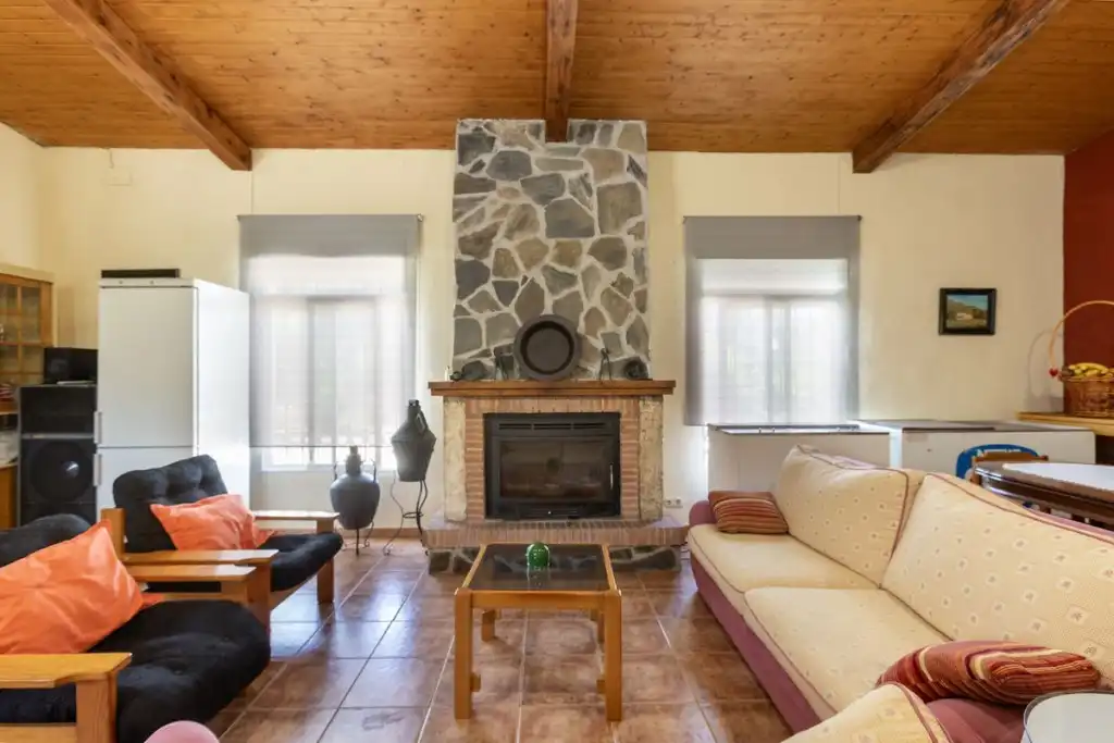 Sala d'estar de Finca rústica en venda en Tierga amb Jardí privat, Terrassa i Traster