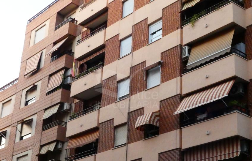 Photo 1 of Flat for sale in Carrer de Sant Valerià, Zona Avenida al Vedat, Valencia