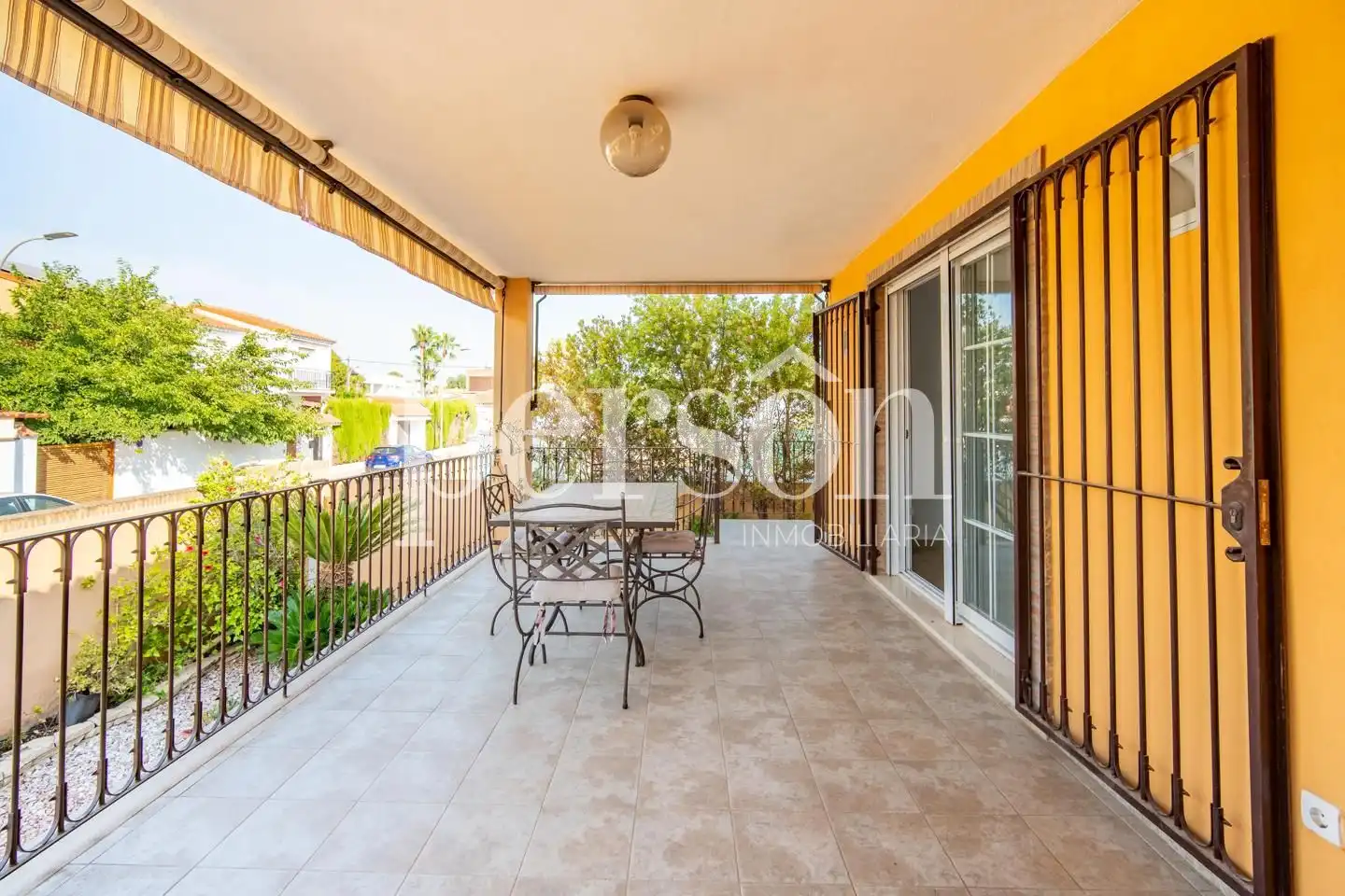 Terrassa de Casa o xalet en venda en La Pobla de Vallbona amb Aire condicionat, Calefacció i Jardí privat