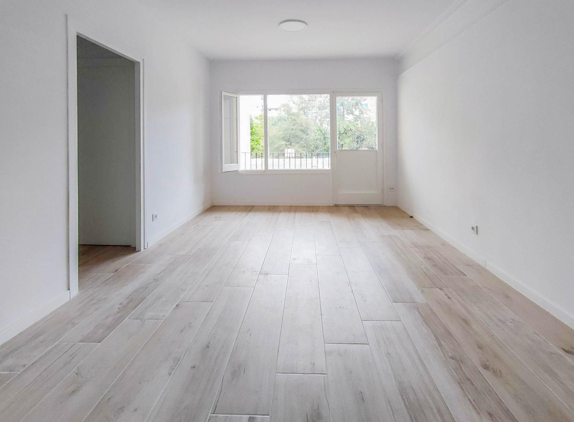 Habitación de Piso en venta en  Barcelona Capital con Balcón