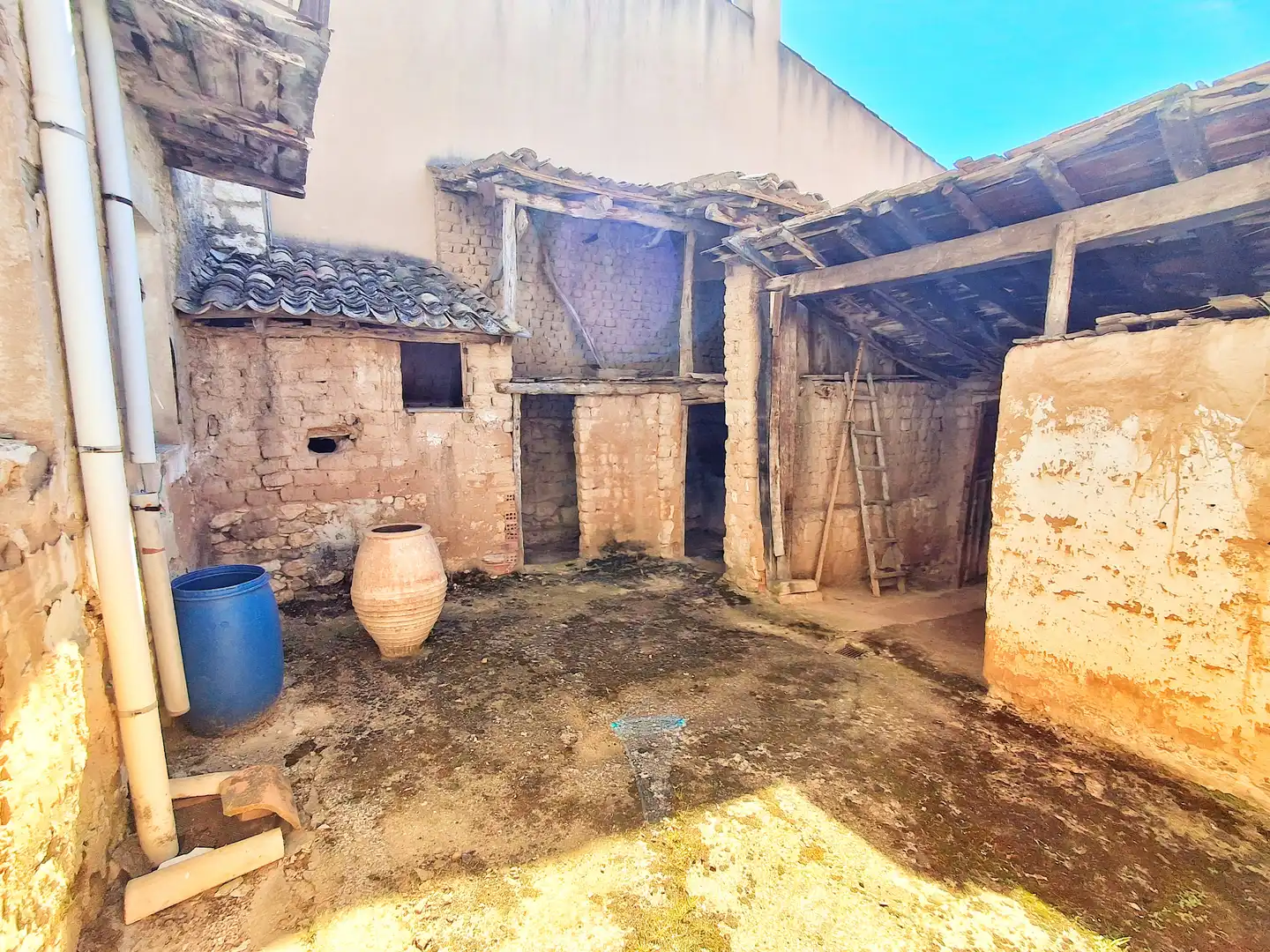 Exterior view of Detached homes for sale in La Vid y Barrios   with Private garden and Furnished