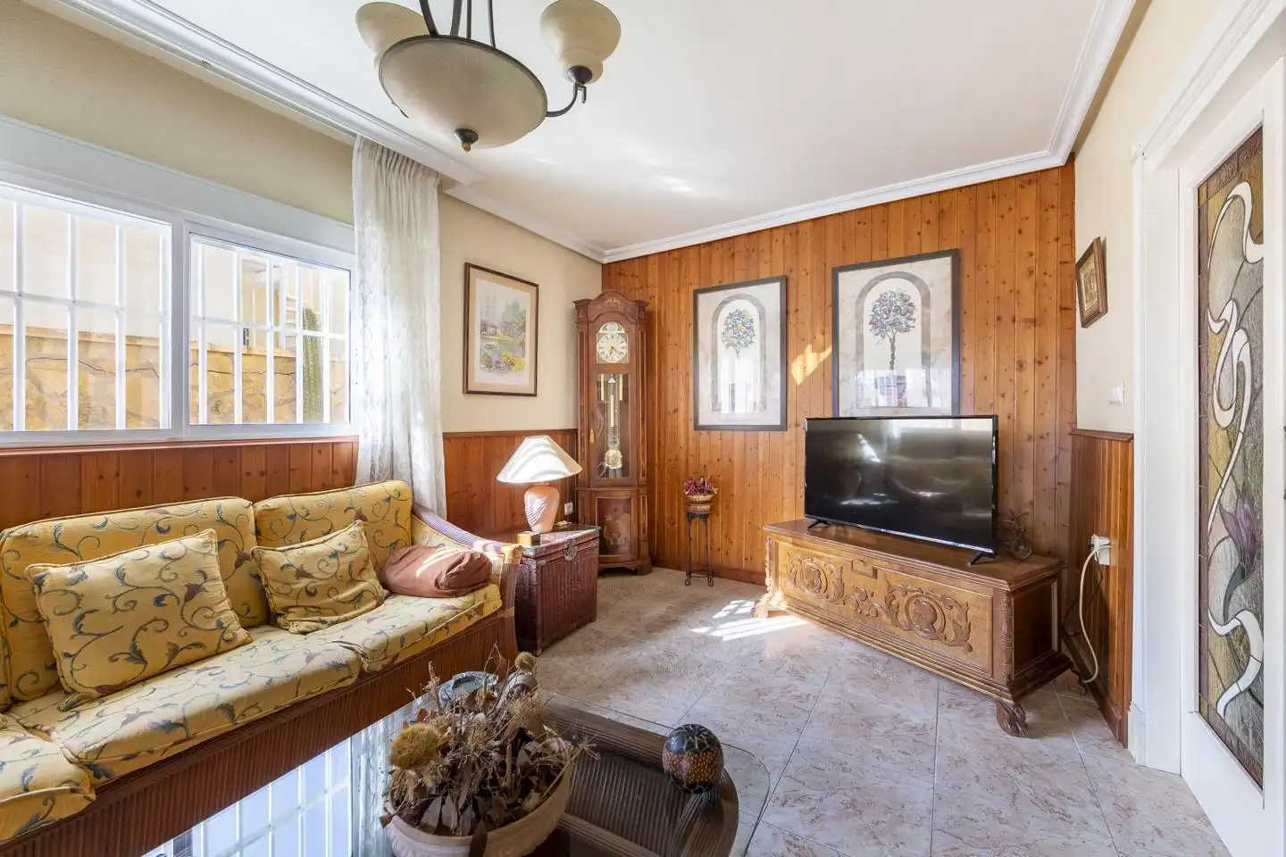 Sala de estar de Casa o chalet en venta en Almería con Aire acondicionado, Jardín privado y Terraza