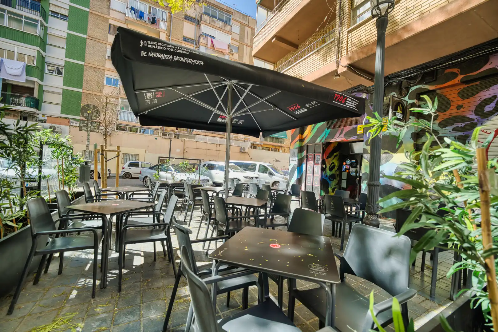 Terrasse von Geschaftsraum zur ubertragung in Valencia mit Klimaanlage, Terrasse und Möbliert