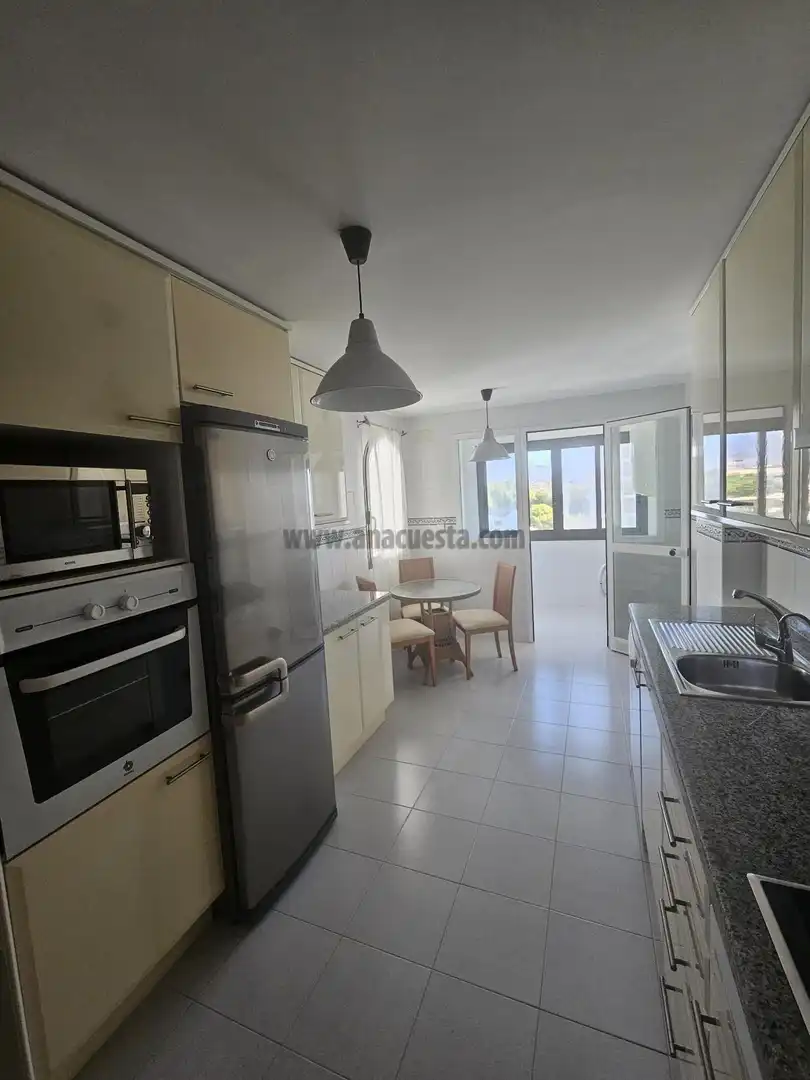 Apartamento con piscina en venta en Marina de la Duquesa, imagen 6