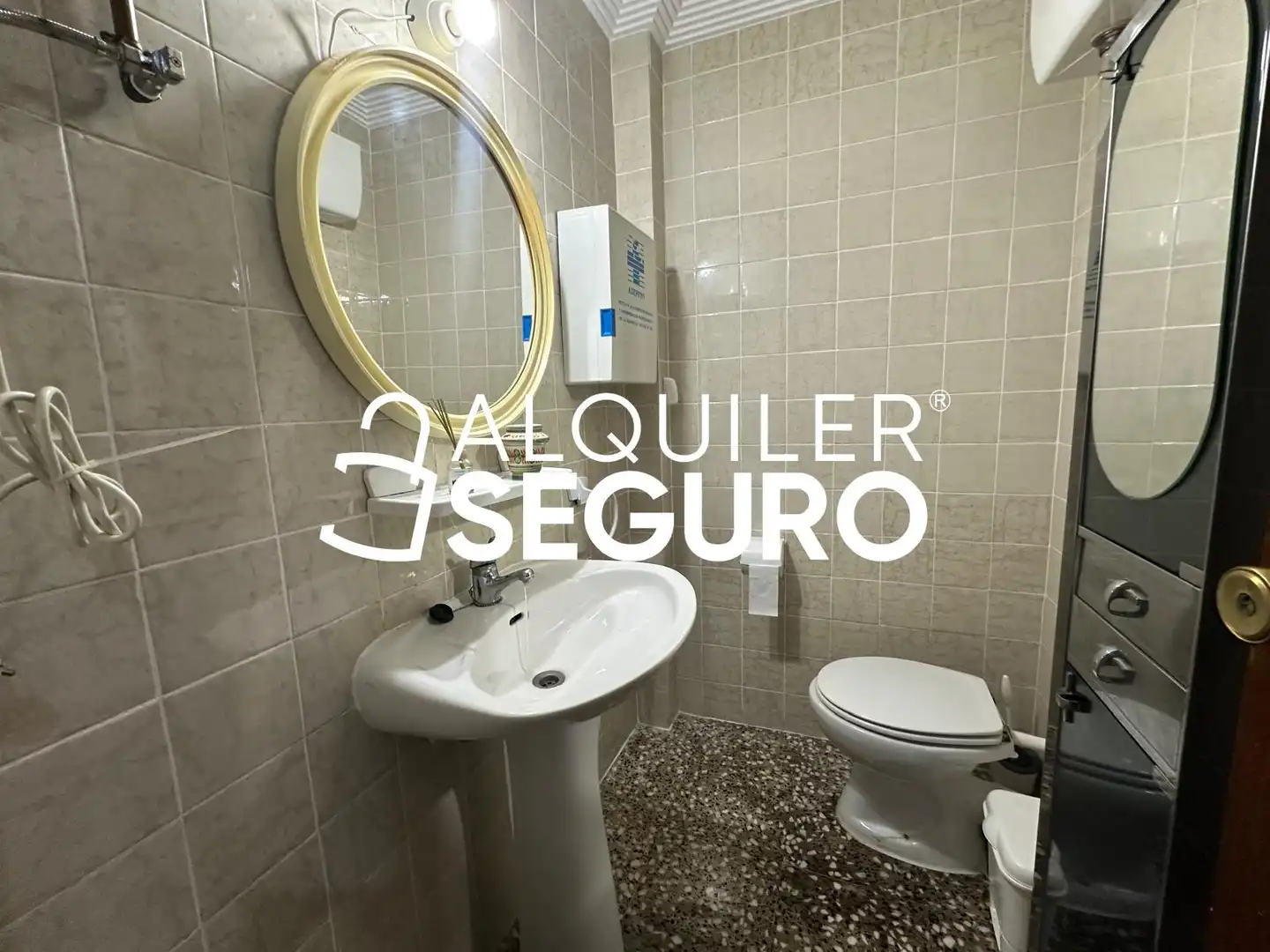 Baño de Piso de alquiler en Aldaia con Terraza y Amueblado