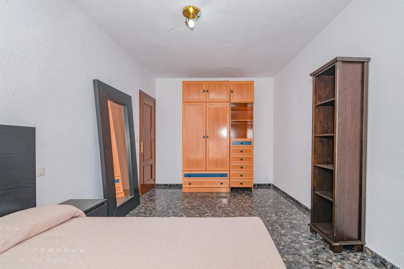 Habitación de Piso en venta en Loja con Amueblado y Balcón