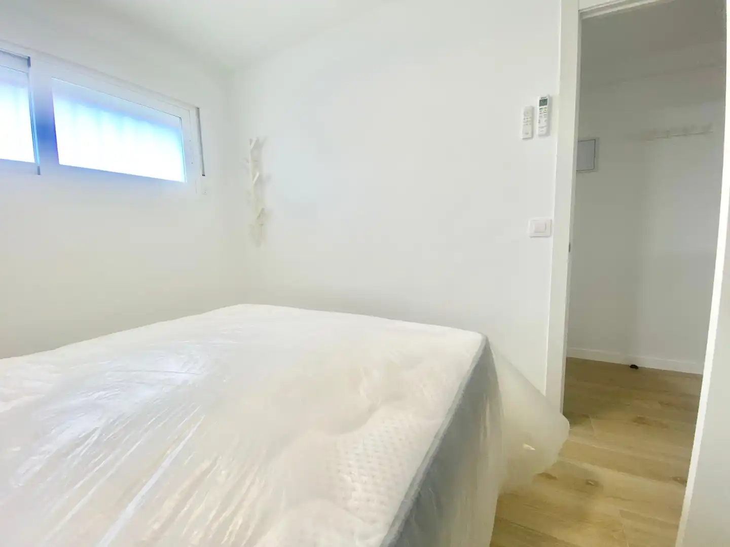 Habitación de Apartamento de alquiler en Benidorm con Aire acondicionado, Calefacción y Piscina