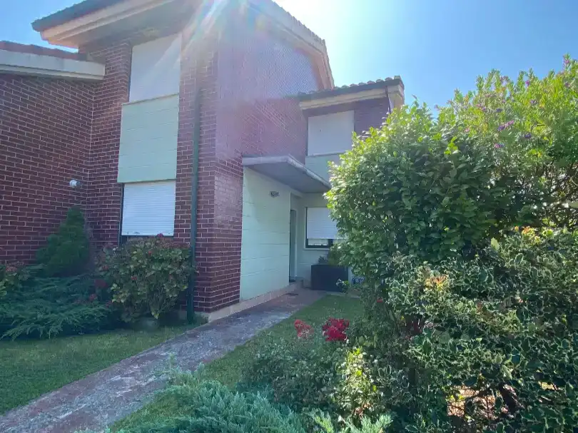 Vista exterior de Pis en venda en Piélagos amb Piscina