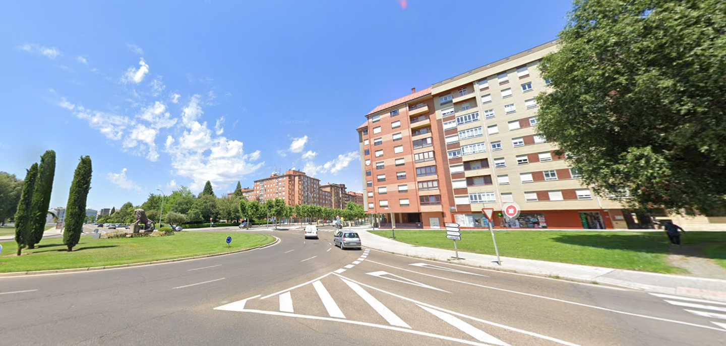Exterior view of Box room for sale in León Capital 