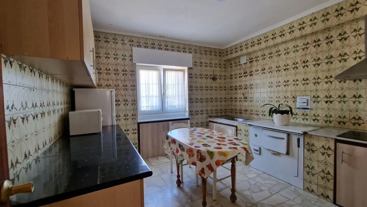 Kitchen of Houses for sale in Torrelavega   with Heating, Storage room and Balcony