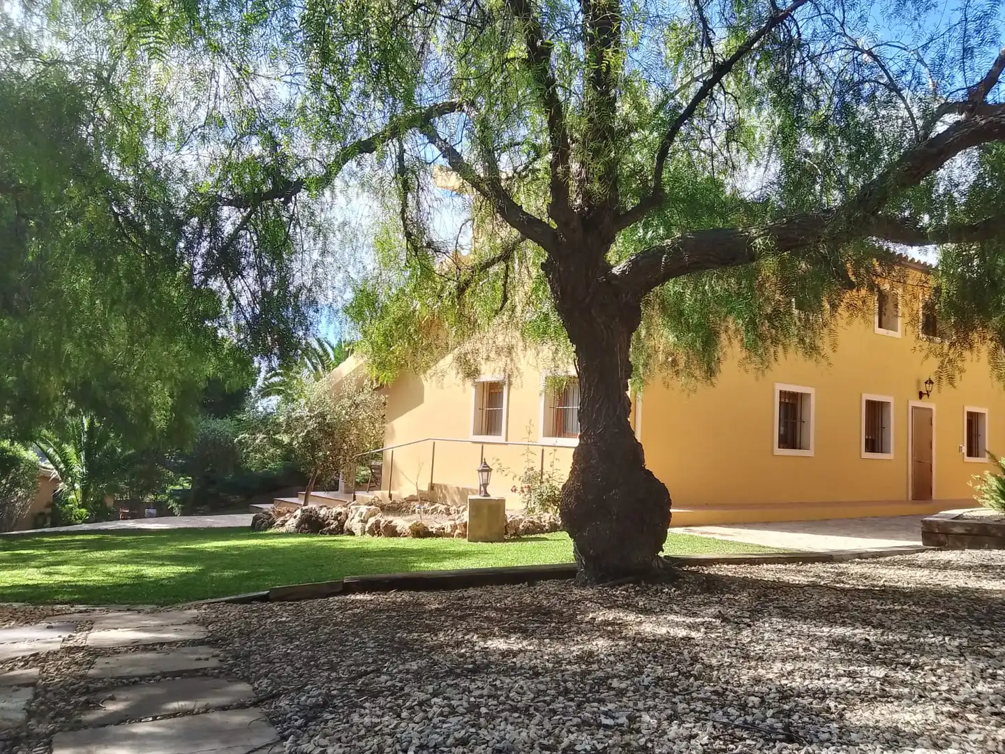 Vista exterior de Casa o xalet en venda en Tibi amb Aire condicionat, Jardí privat i Parquet