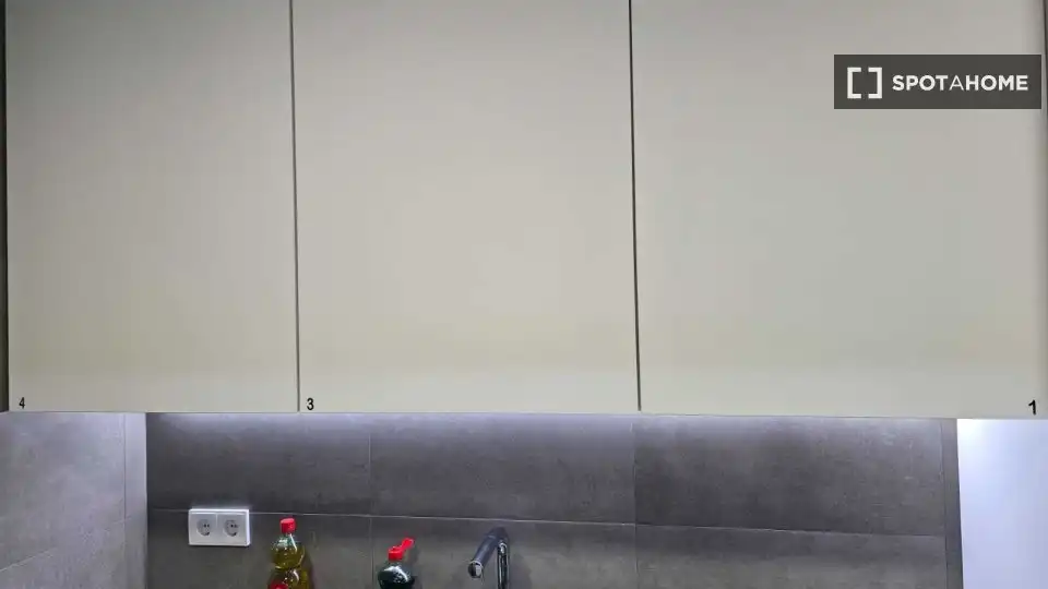 Flat for rent in Madrid  with Air Conditioner, Heating and Furnished