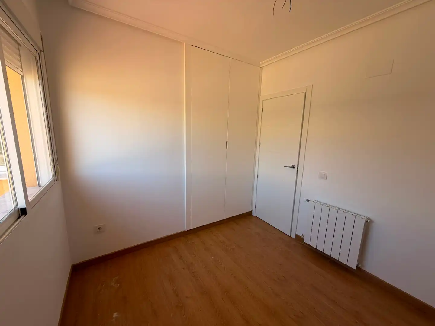 Dormitori de Casa adosada en venda en Utiel amb Calefacció, Parquet i Terrassa