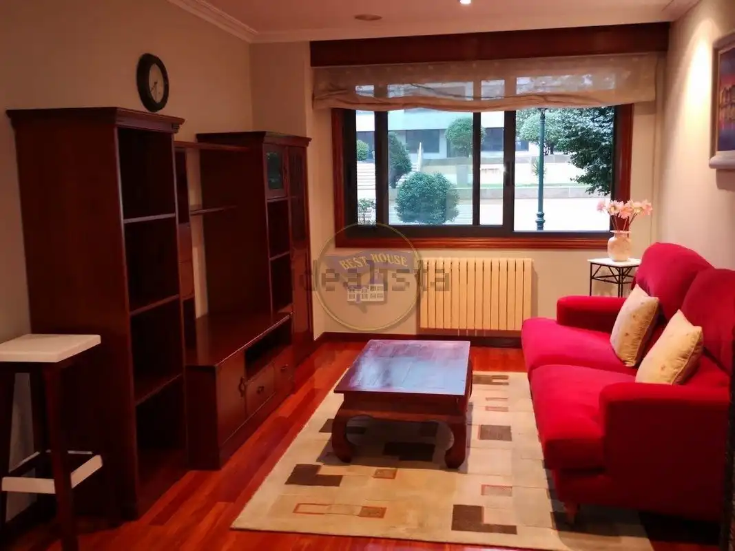 Sala de estar de Piso en venta en Vigo  con Calefacción, Jardín privado y Parquet