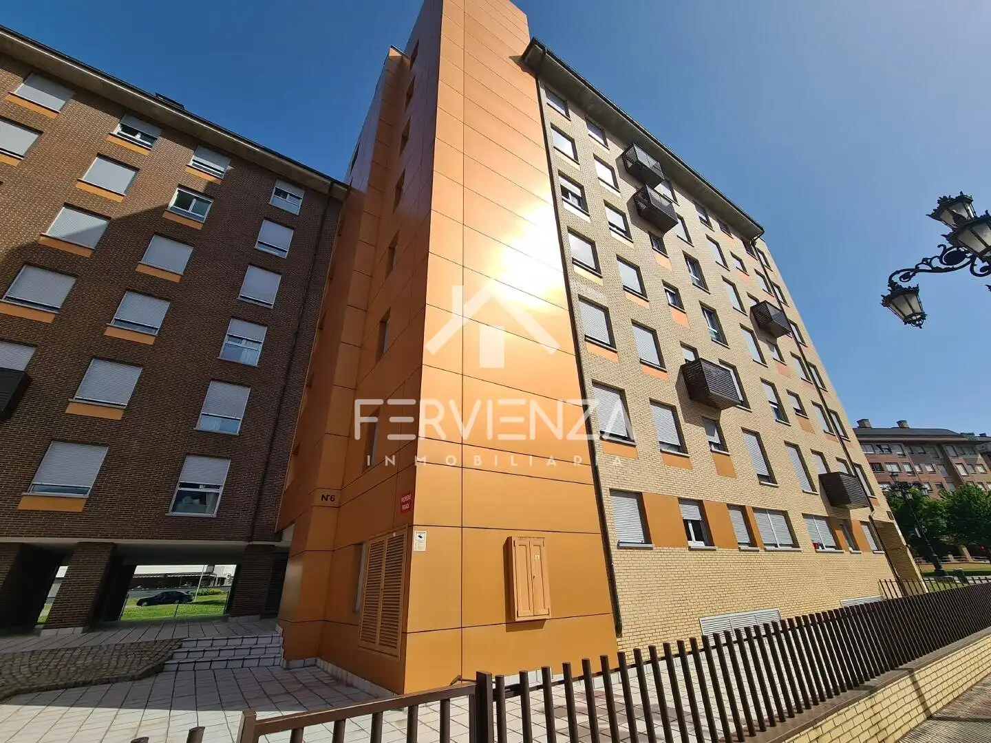 Vista exterior de Pis en venda en Oviedo 