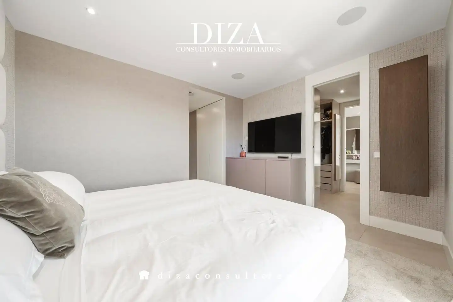 Bedroom of Houses for sale in Las Rozas de Madrid  with Air Conditioner, Heating and Private garden