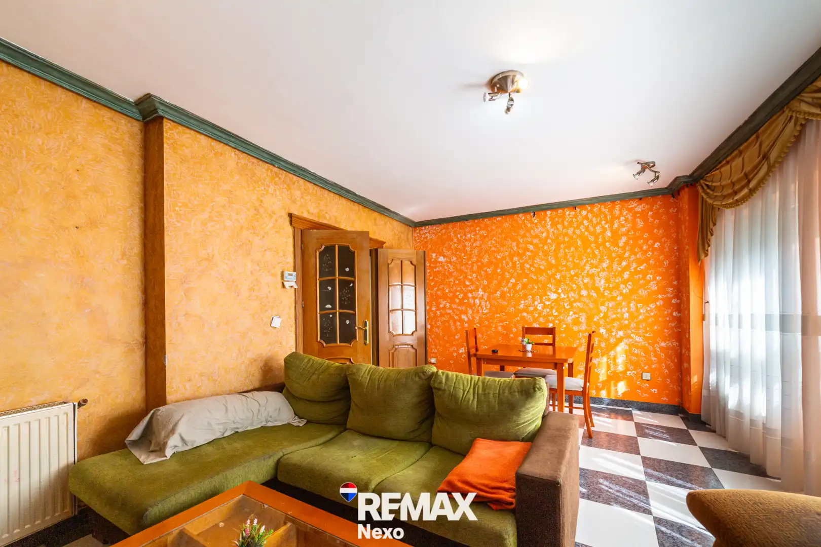 Living room of Flat for sale in Benavente  with Heating, Parquet flooring and Furnished