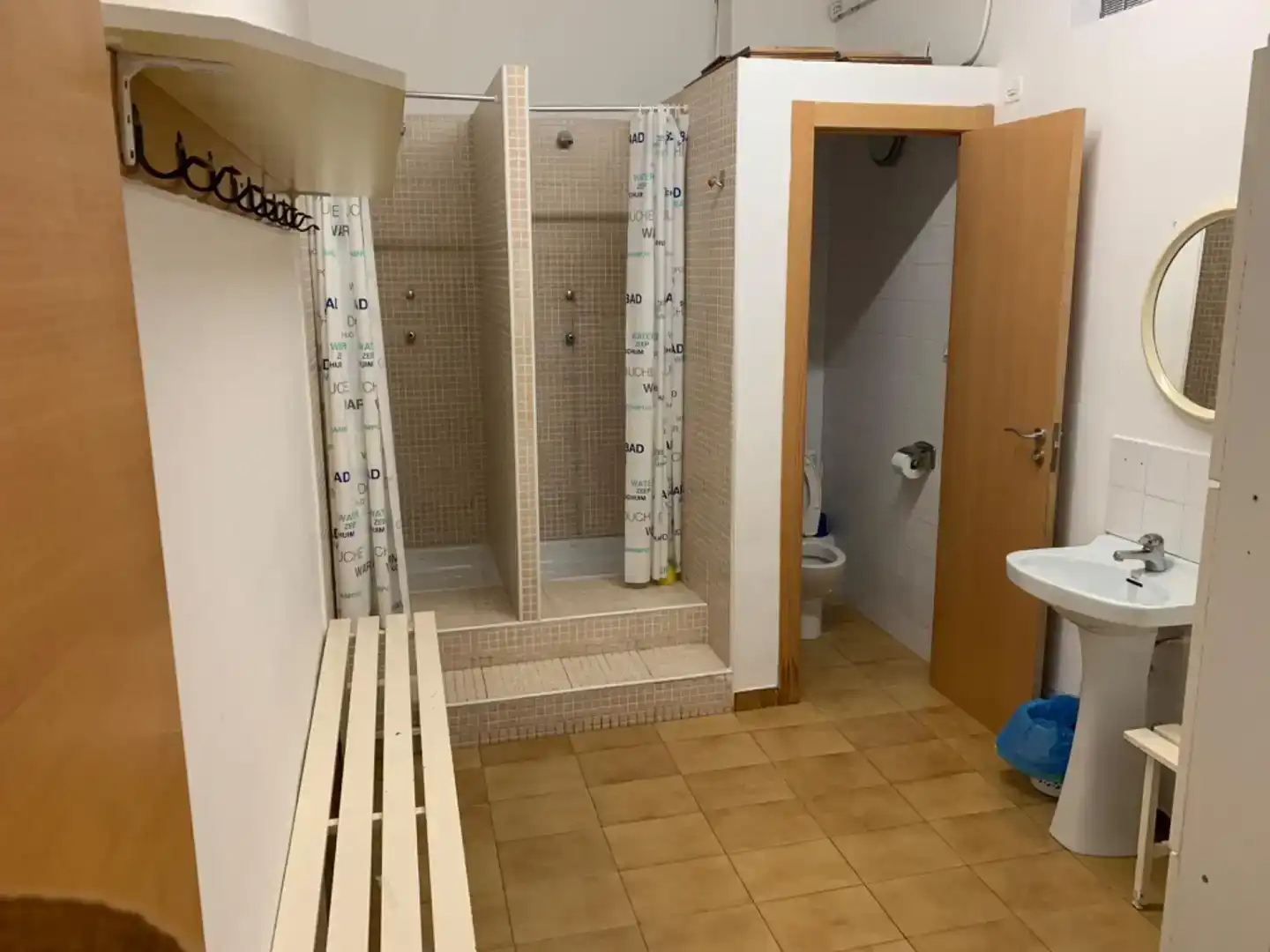Bany de Local de lloguer en Can Serra - Pubilla Cases