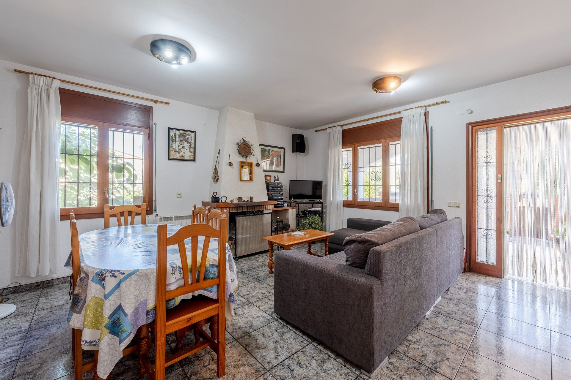Living room of Houses for sale in El Vendrell  with Air Conditioner, Heating and Private garden