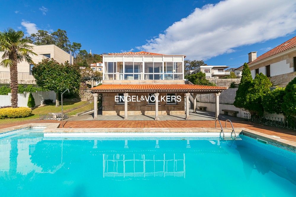 Exterior view of House or chalet for sale in Vigo   with Heating, Parquet flooring and Storage room