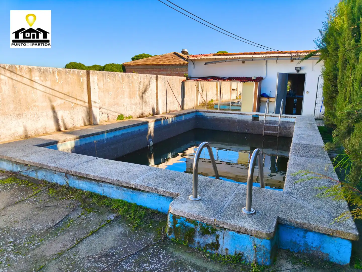 Piscina de Finca rústica en venda en Hinojos amb Aire condicionat, Jardí privat i Terrassa