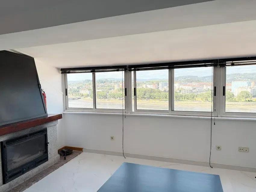 Dormitori de Pis de lloguer en Cambre  amb Calefacció, Parquet i Terrassa