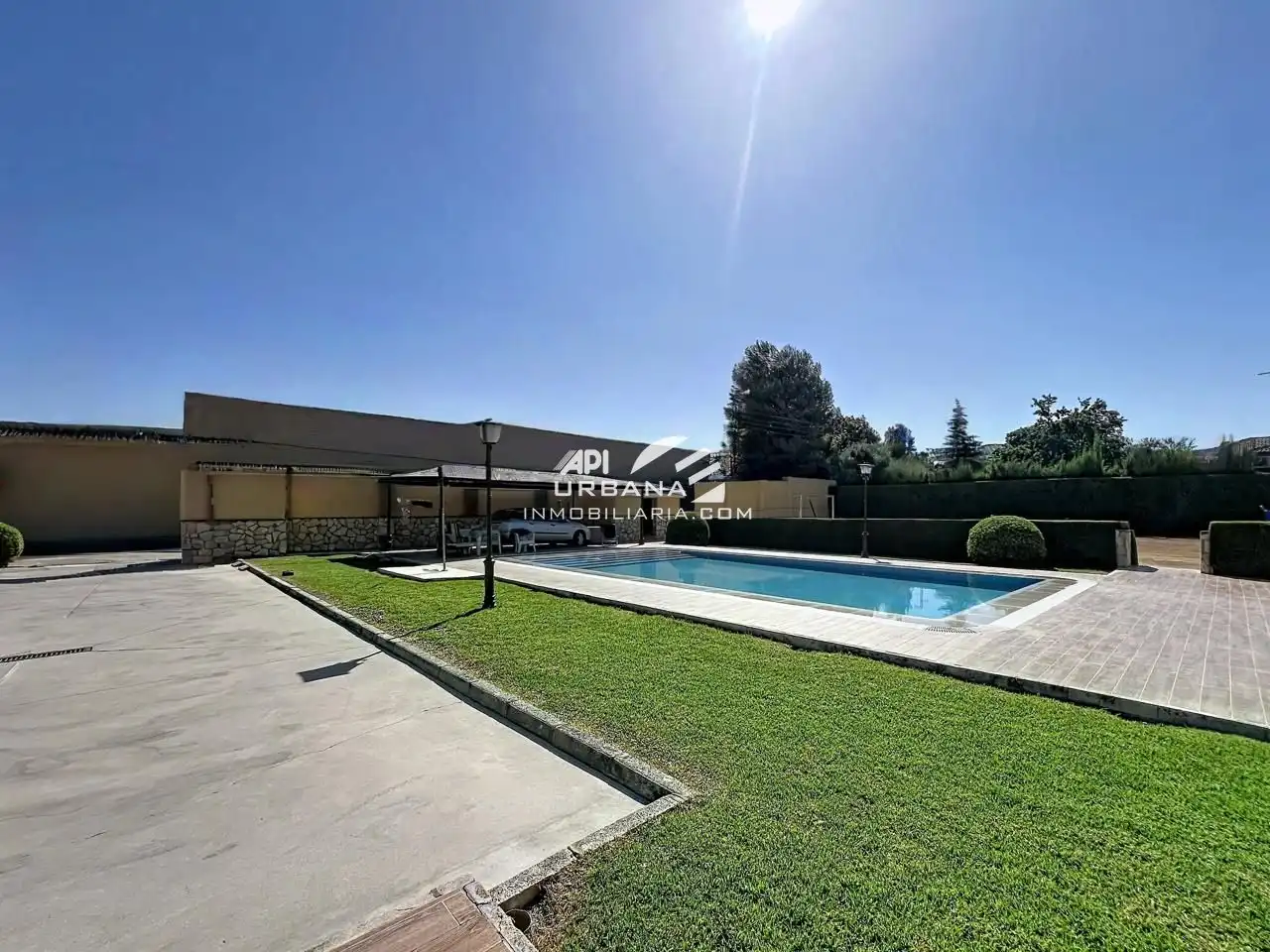 Piscina de Casa o xalet en venda en Lucena amb Aire condicionat i Piscina