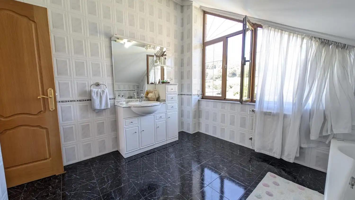 Bathroom of Houses for sale in Los Corrales de Buelna   with Heating, Private garden and Terrace