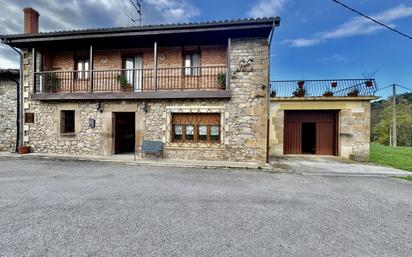 Vista exterior de Casa adosada en venda en Molledo amb Terrassa