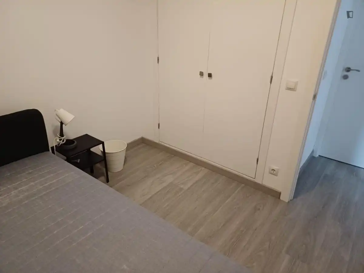 Dormitori de Apartament per a compartir en Azuqueca de Henares amb Aire condicionat, Calefacció i Moblat