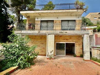 Exterior view of House or chalet for sale in Cunit  with Private garden, Terrace and Balcony