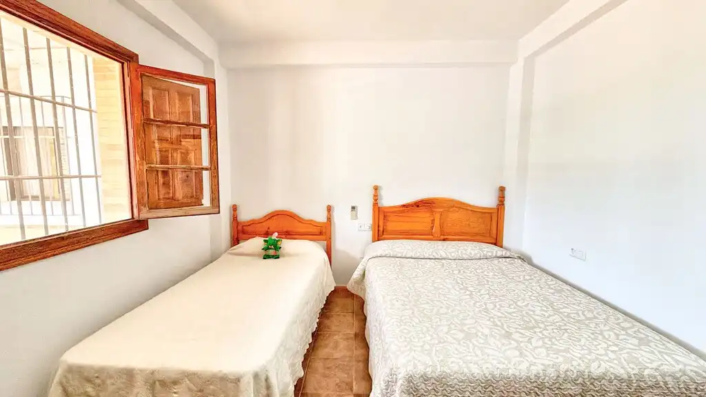 Habitación de Finca rústica en venta en Periana con Aire acondicionado, Jardín privado y Terraza