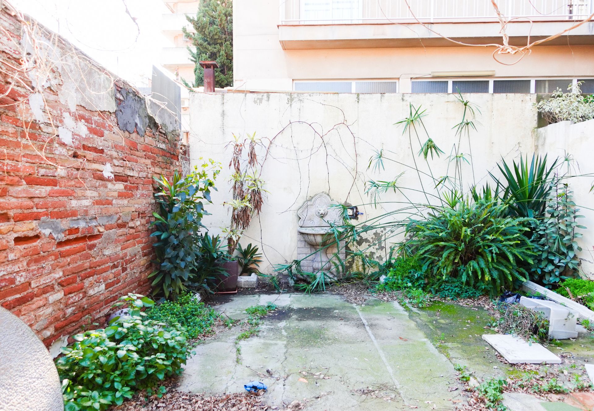 Jardín de Casa adosada en venta en  Barcelona Capital con Aire acondicionado, Calefacción y Jardín privado