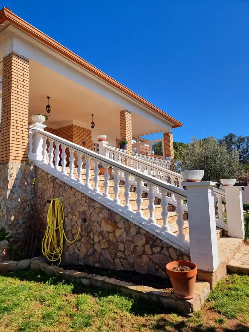 Vista exterior de Casa o xalet en venda en Lloret de Mar amb Calefacció, Jardí privat i Terrassa