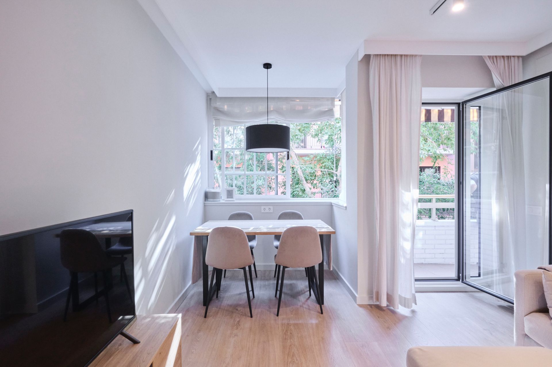 Comedor de Piso en venta en  Barcelona Capital con Aire acondicionado, Calefacción y Jardín privado