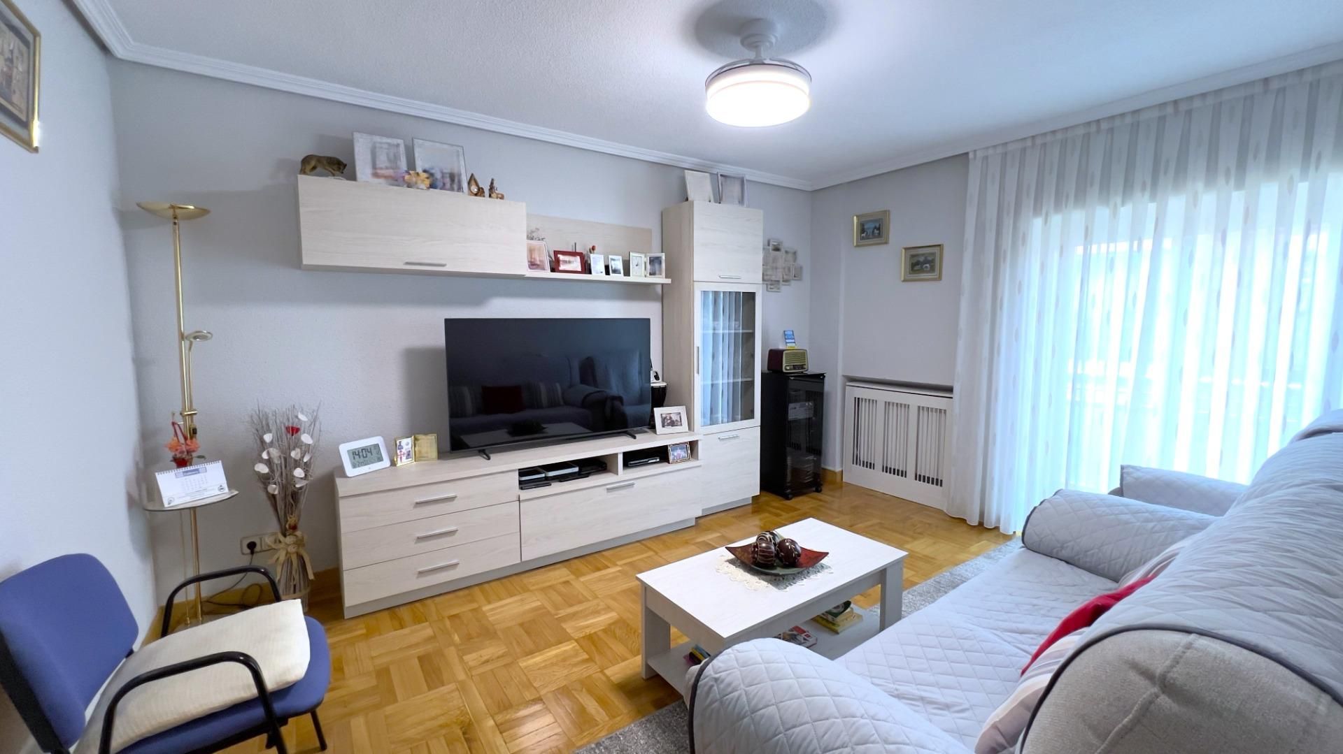 Sala de estar de Piso en venta en  Madrid Capital con Aire acondicionado, Calefacción y Parquet