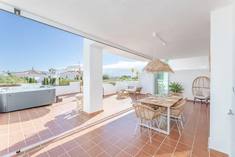 Apartament amb terrassa en venda a Selwo