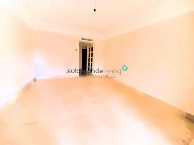 Sala d'estar de Apartament de lloguer en Sotogrande amb Aire condicionat, Calefacció i Terrassa