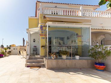 Casa pareada con balcón en venta en Orihuela Costa