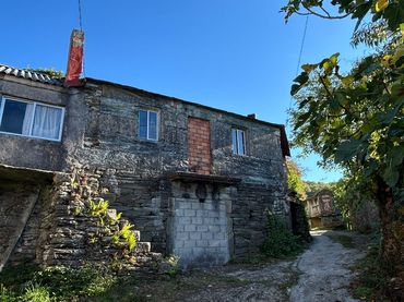 Casa rústica con balcón en venta en Rua Frixe
