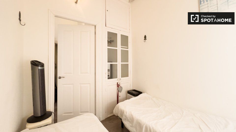 Bedroom of Flat for rent in  Barcelona Capital  with Air Conditioner, Heating and Furnished