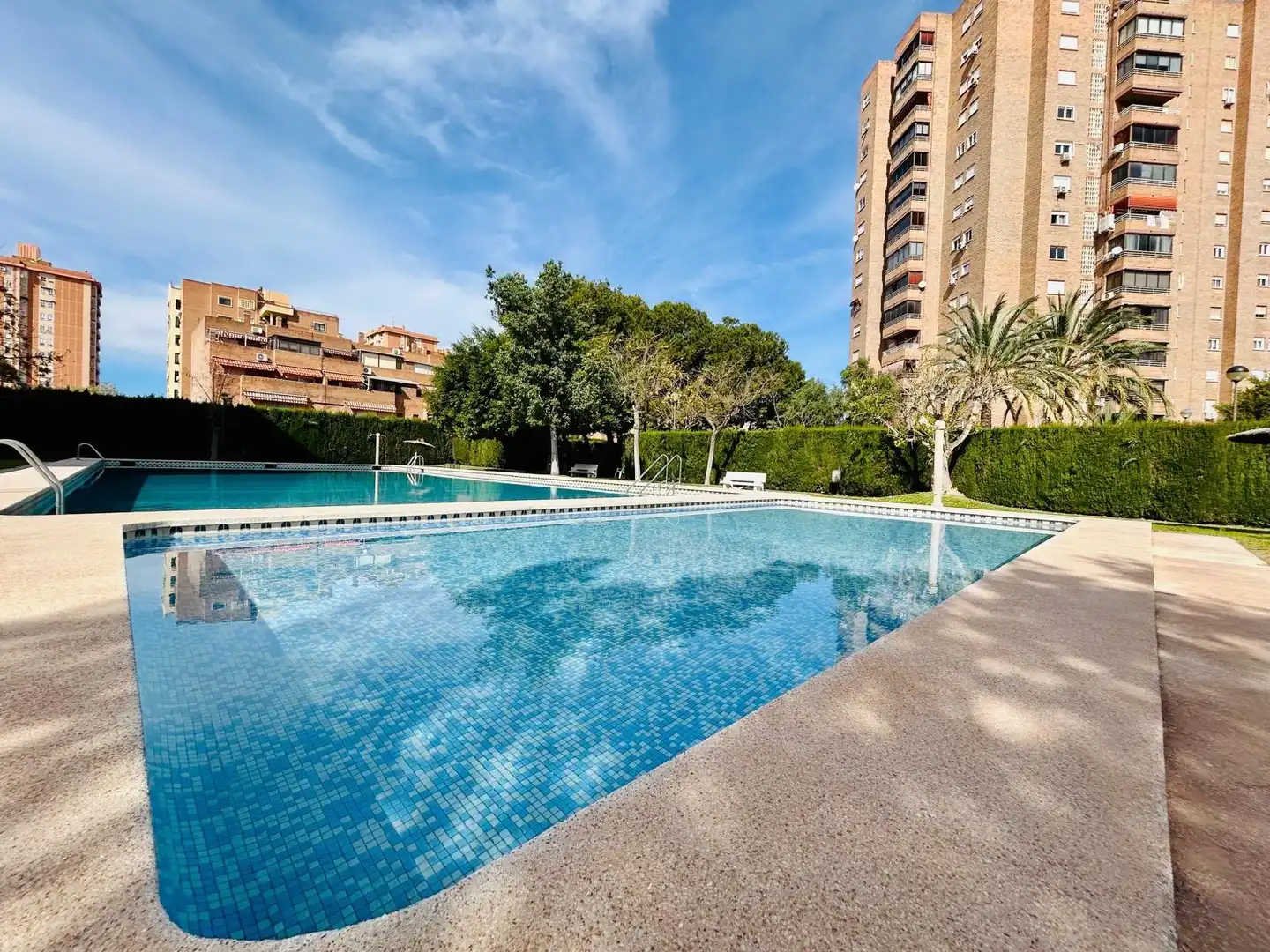 Piscina de Pis en venda en Alicante / Alacant amb Aire condicionat, Jardí privat i Moblat