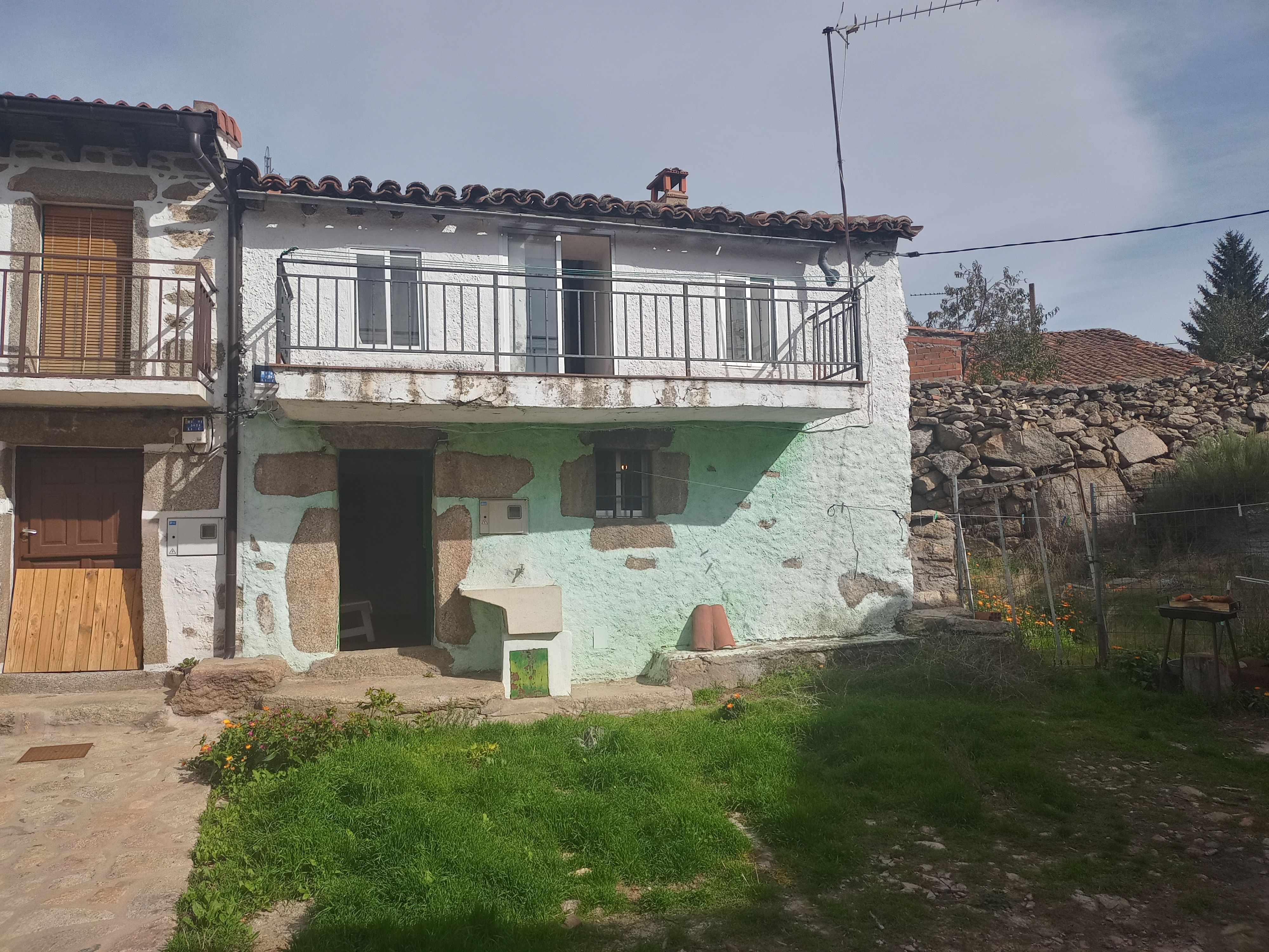Exterior view of Country house for sale in Hoyocasero