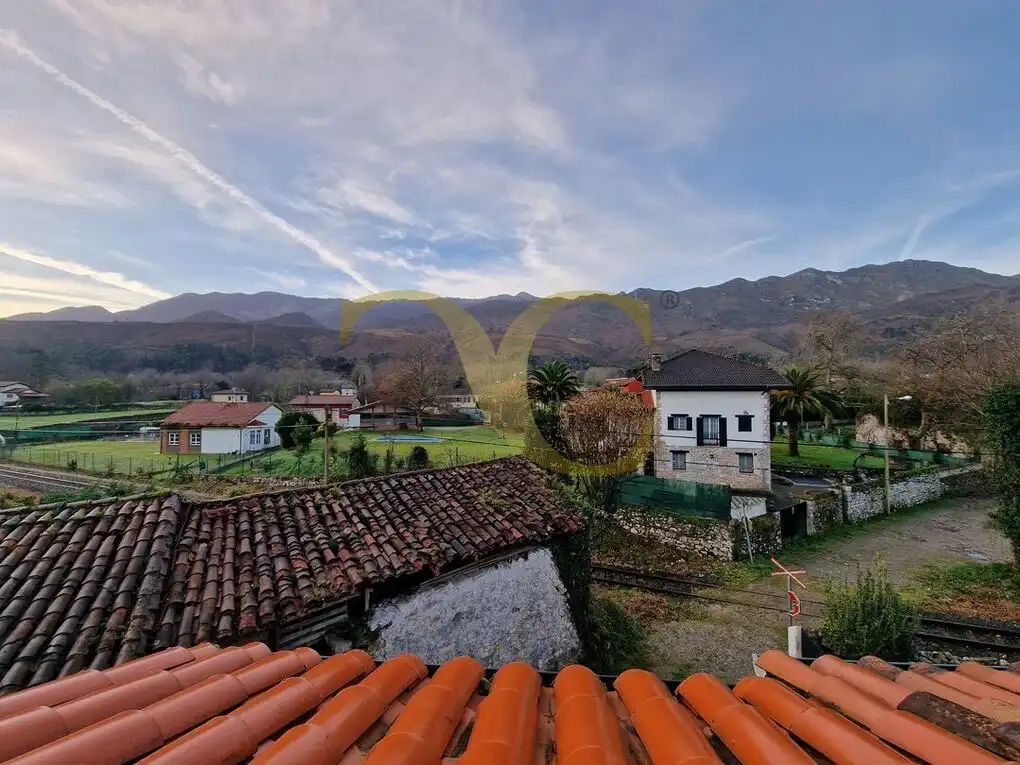 Vista exterior de Casa adosada en venda en Llanes amb Calefacció, Jardí privat i Terrassa