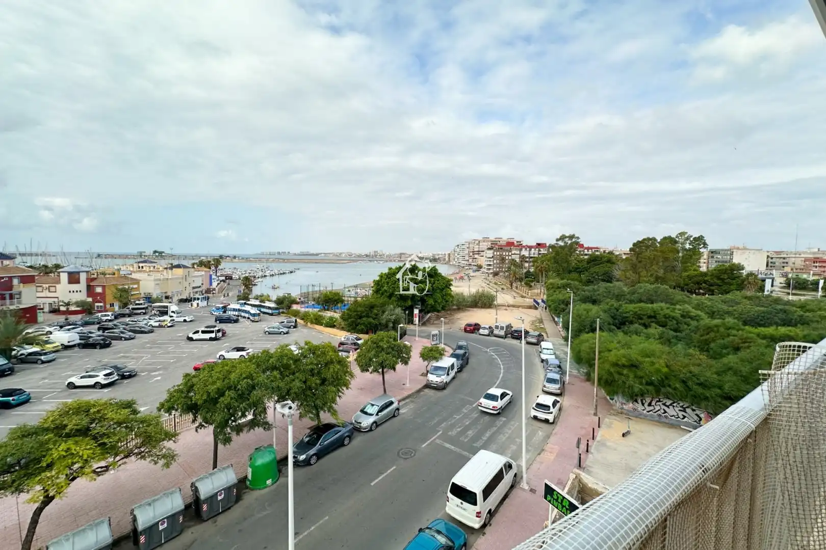 Parking de Piso de alquiler en Torrevieja con Parquet, Terraza y Piscina