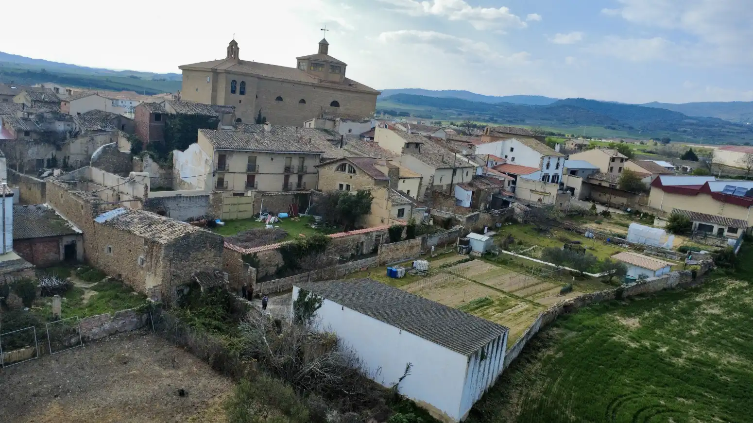 Houses for sale in Allo  with Heating